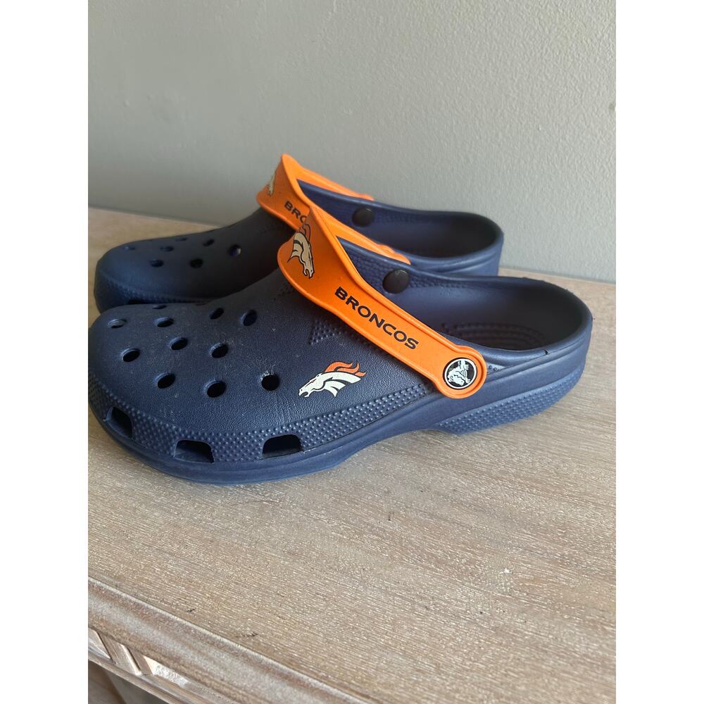 Denver Broncos crocs size 8-9 Women or 6–7 men - Picture 2 of 8